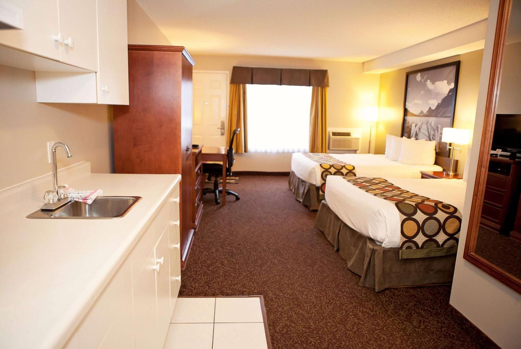 Super 8 by Wyndham Cochrane Hotell Exteriör bild